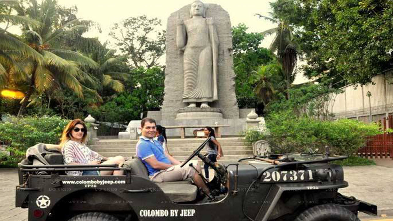 Colombo City Tour med War Jeep