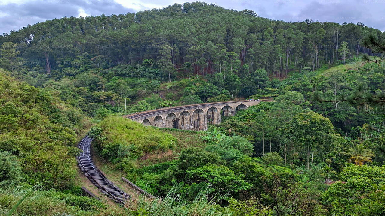 Vandra till Lilla Adams topp och Nine Arches Bridge från Ella