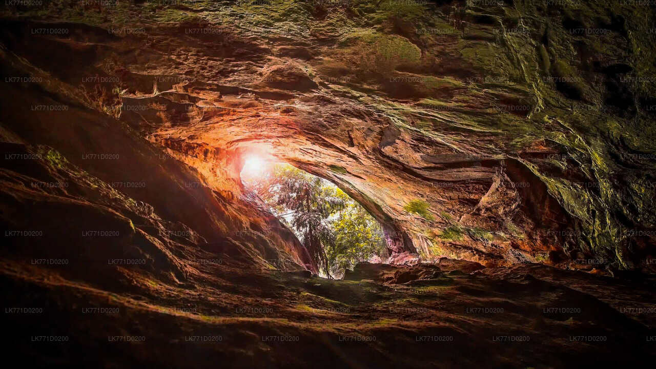 Belilena Cave Cycling Tour from Kitulgala