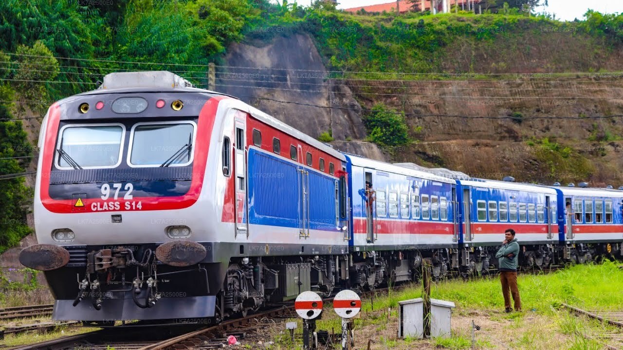 Peradeniya till Ella tågresa på (Tåg nr: 1001 ”Denuwara Menike”)