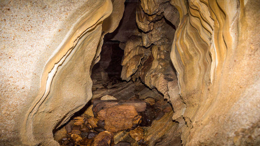 Utforska Pannila Cave från Colombo