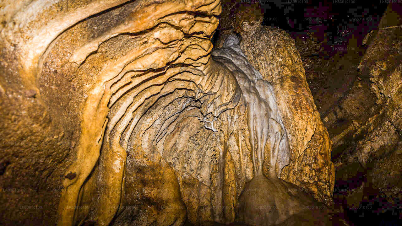 Utforska Pannila Cave från Colombo