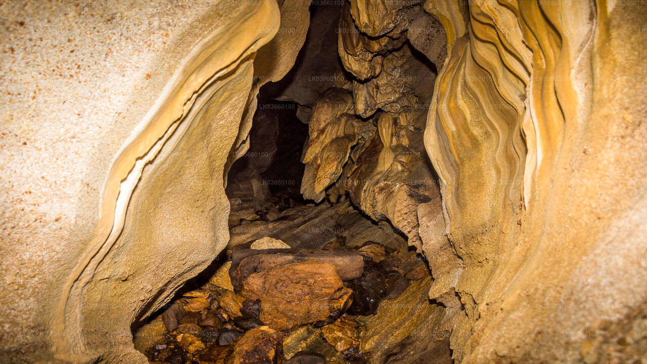 Utforska Pannila Cave från Mount Lavinia