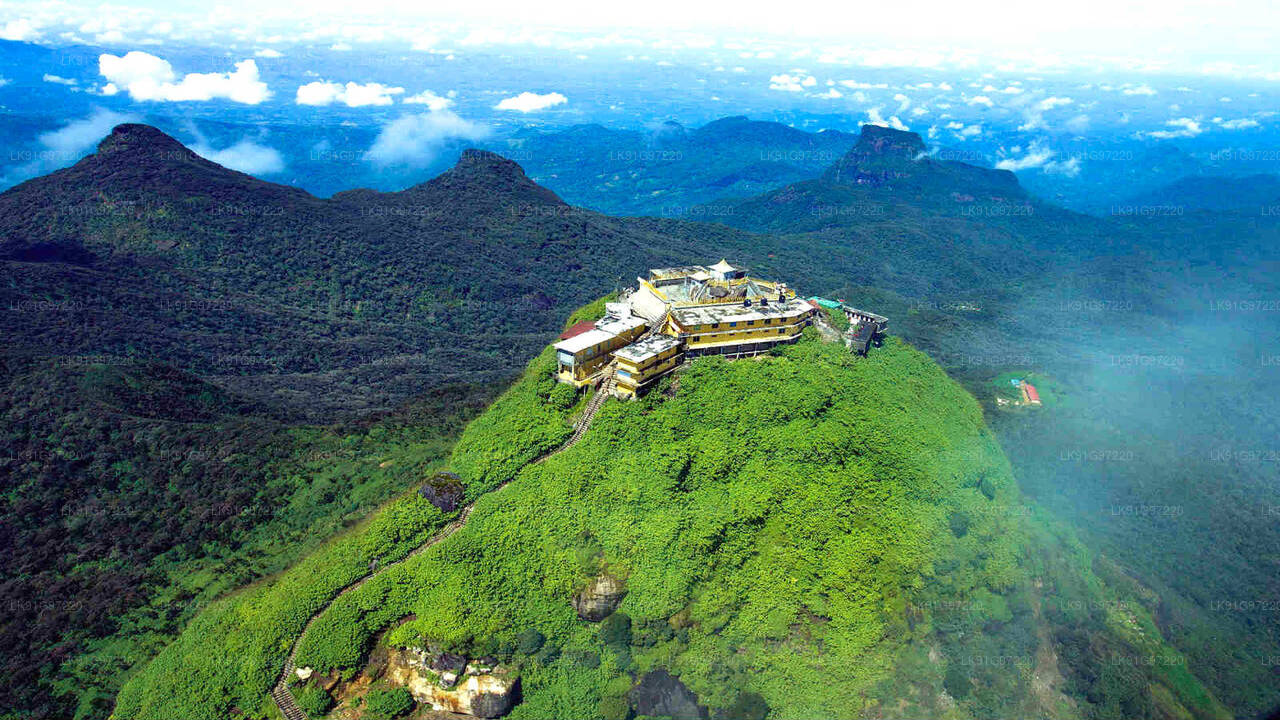 Naturskönt flyg till Adam's Peak från Ratmalana